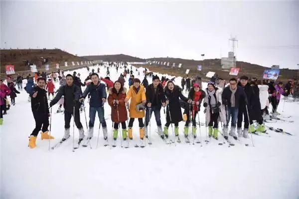 萬(wàn)龍滑雪場(chǎng) 萬(wàn)龍滑雪場(chǎng)