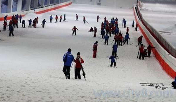 銀七星室內(nèi)滑雪場 銀七星室內(nèi)滑雪場
